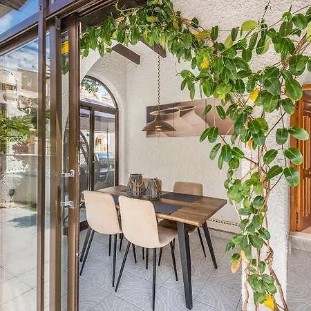 Espanhouse Denny Three Bed Apartment *